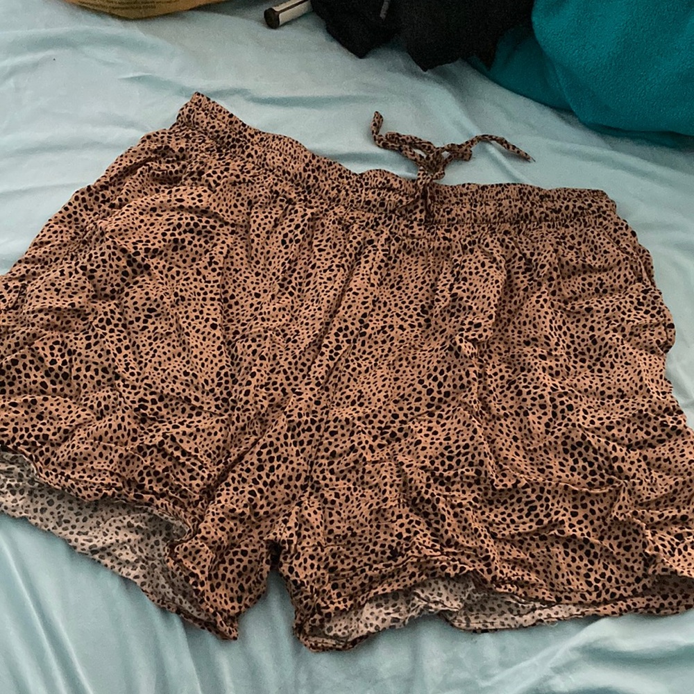 Loose cheetah/leopard print shorts